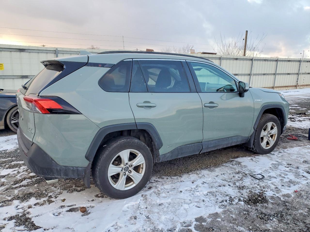 2019 TOYOTA RAV4 XLE photo 3