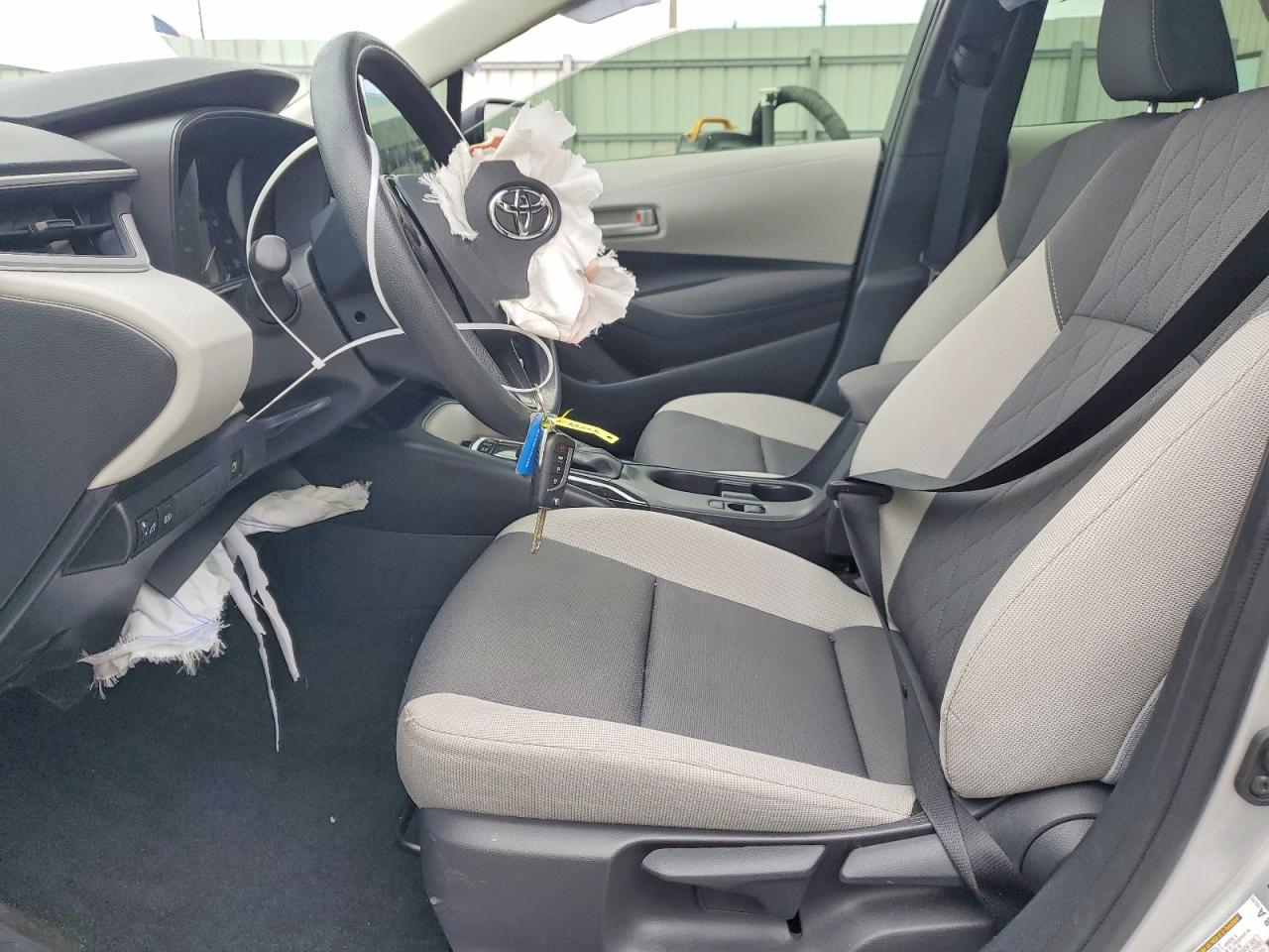 2025 TOYOTA COROLLA LE photo 13