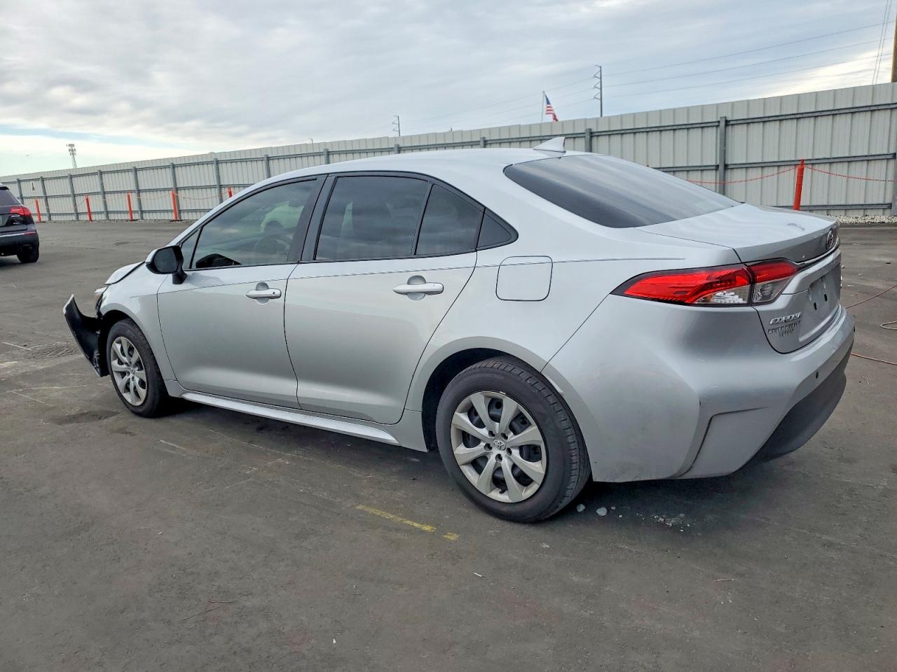 2025 TOYOTA COROLLA LE photo 3