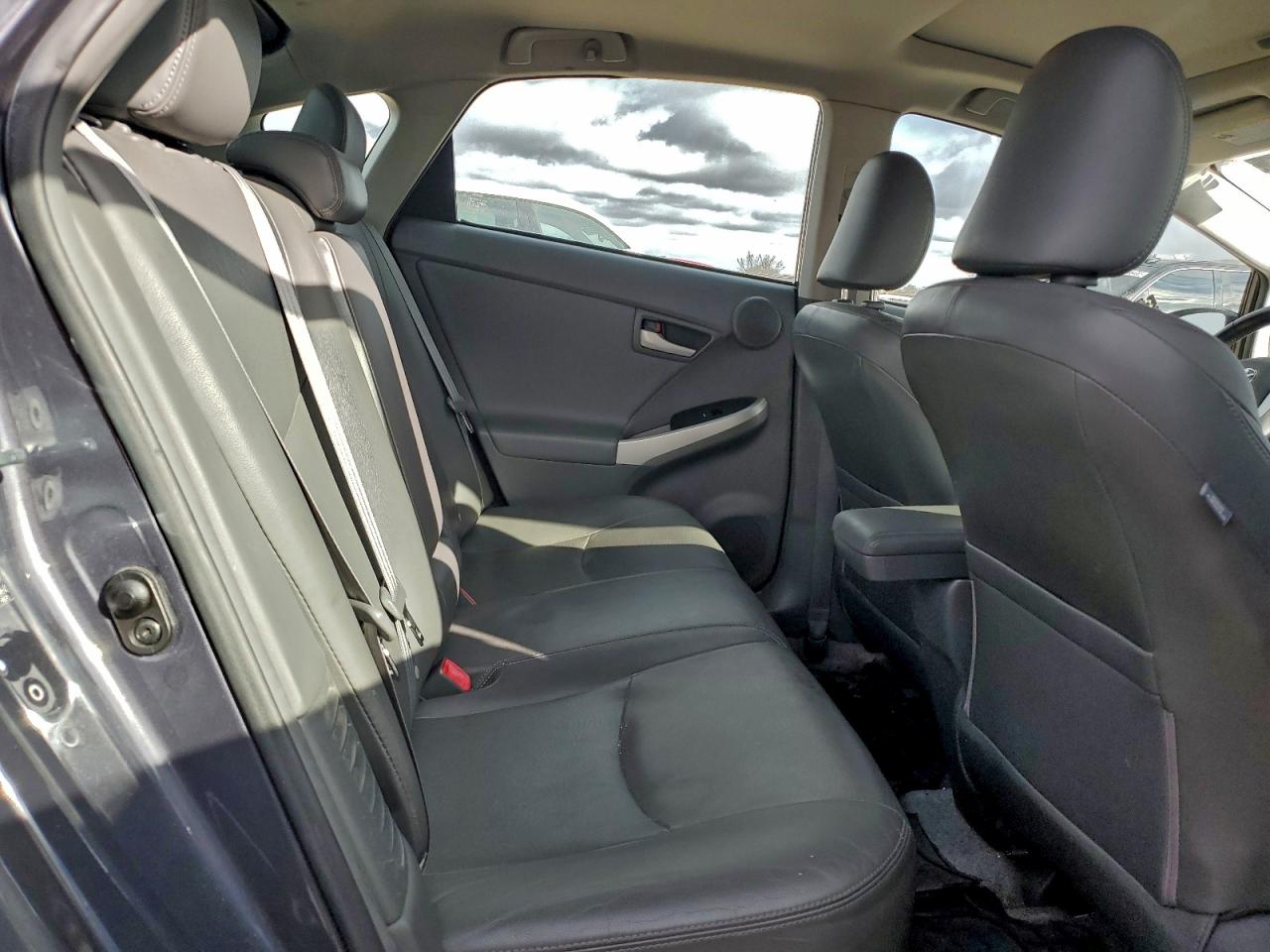 2010 TOYOTA PRIUS photo 10