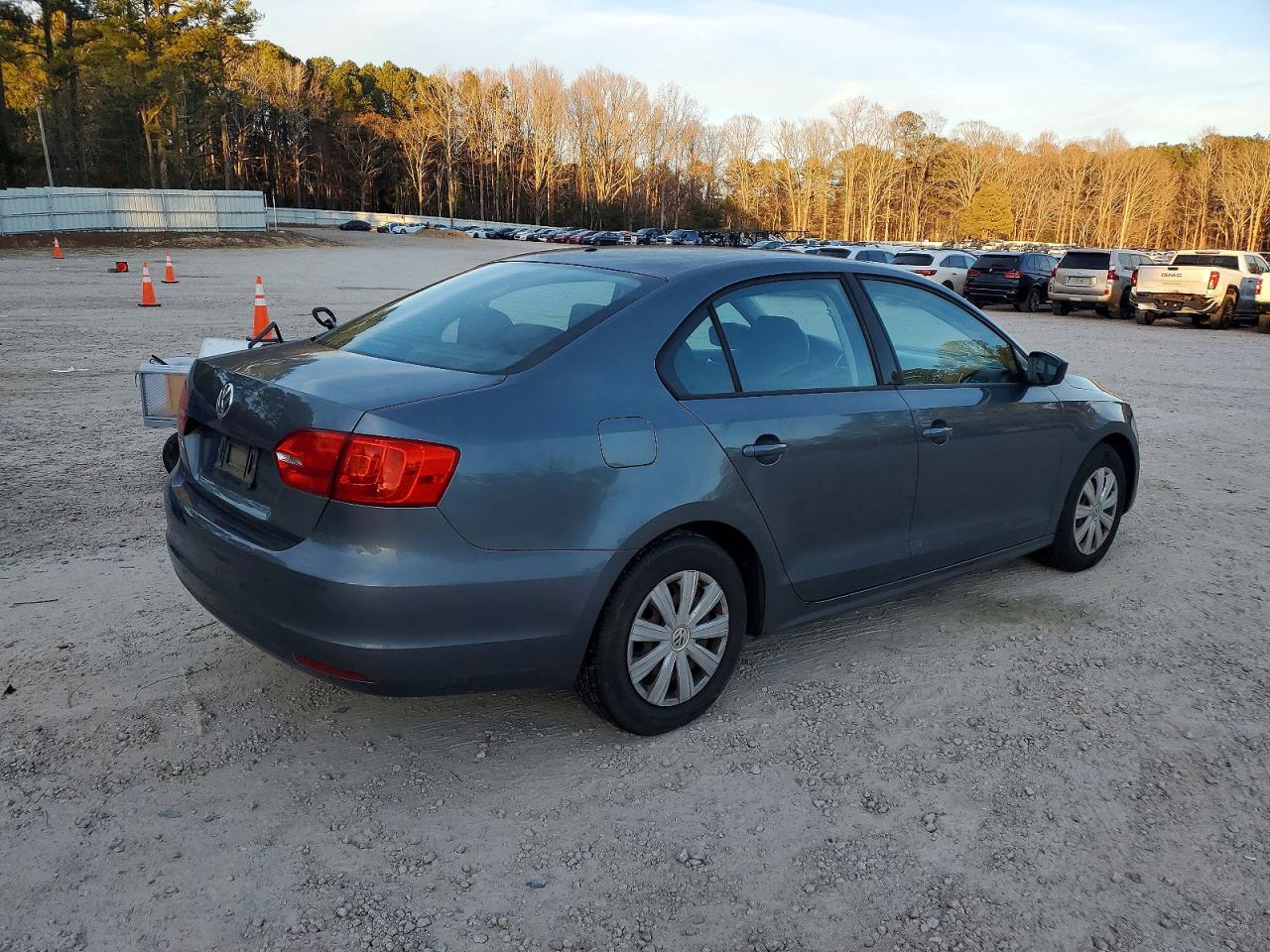 2014 VOLKSWAGEN JETTA BASE photo 3