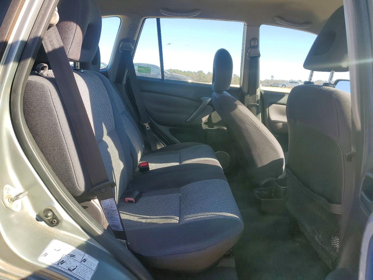 2004 TOYOTA RAV4 photo 11