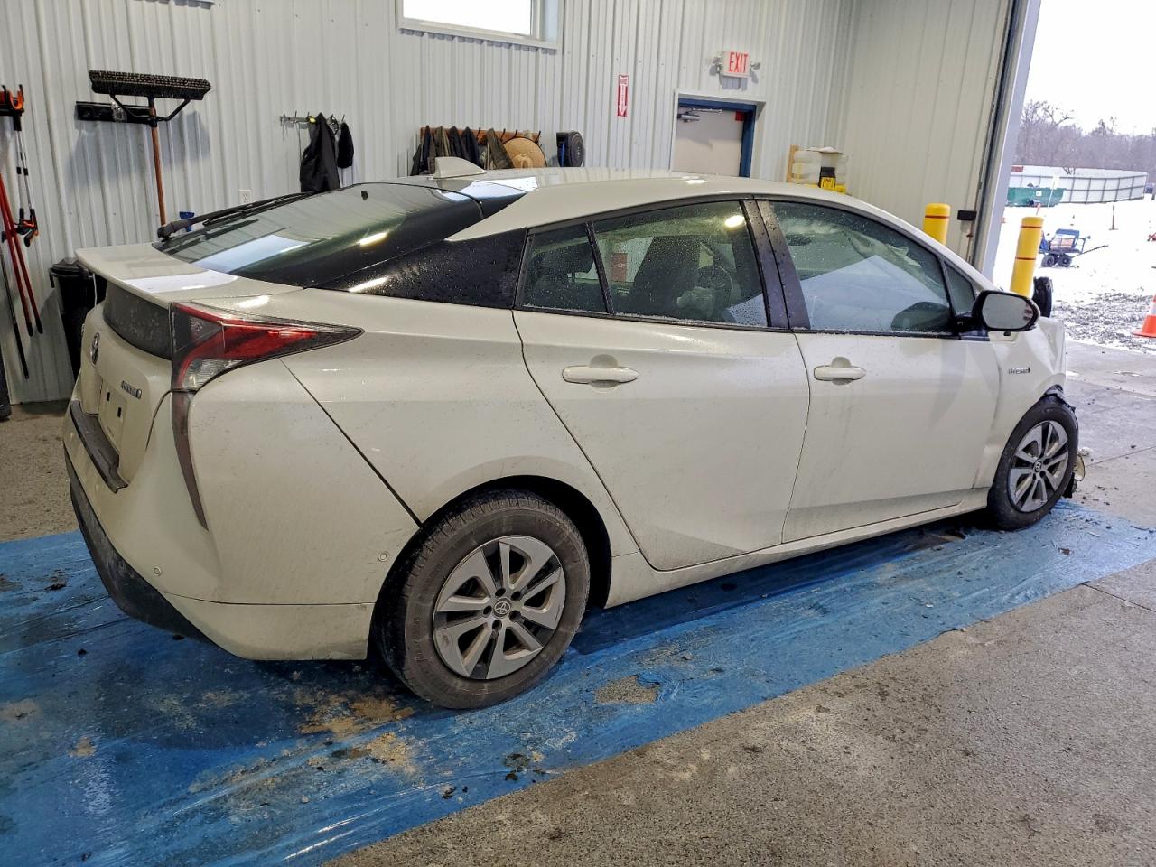 2018 TOYOTA PRIUS photo 3