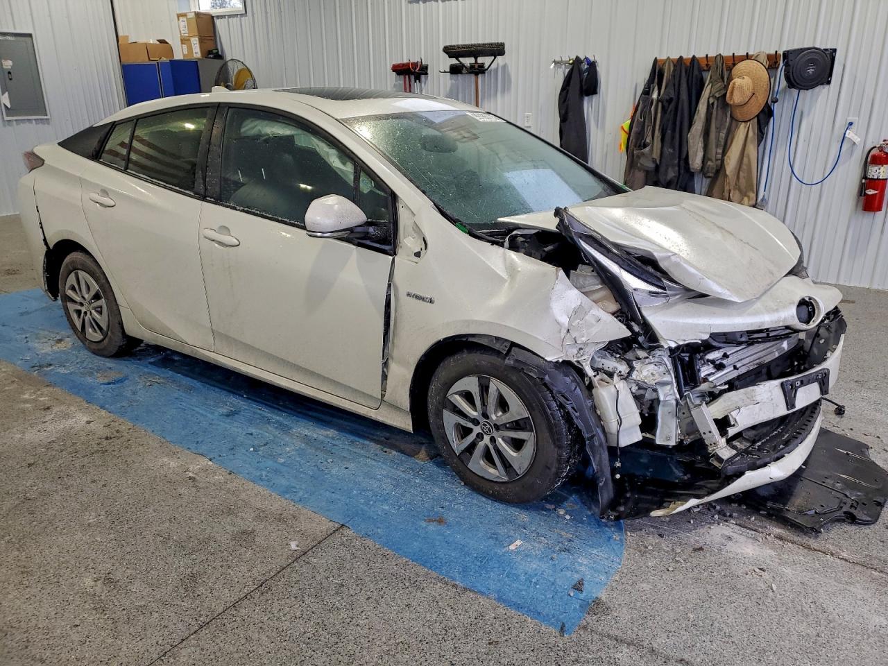 2018 TOYOTA PRIUS photo 4