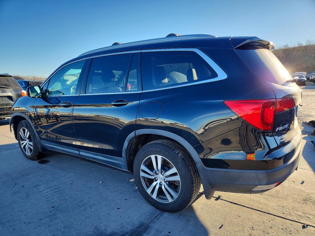 2016 HONDA PILOT EXL photo 2