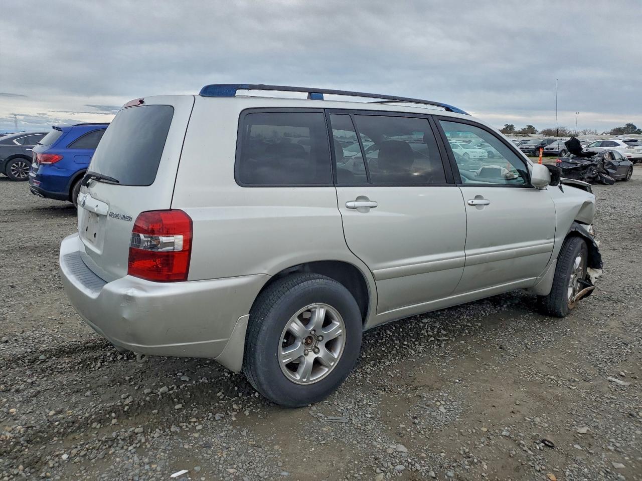 2004 TOYOTA HIGHLANDER photo 3