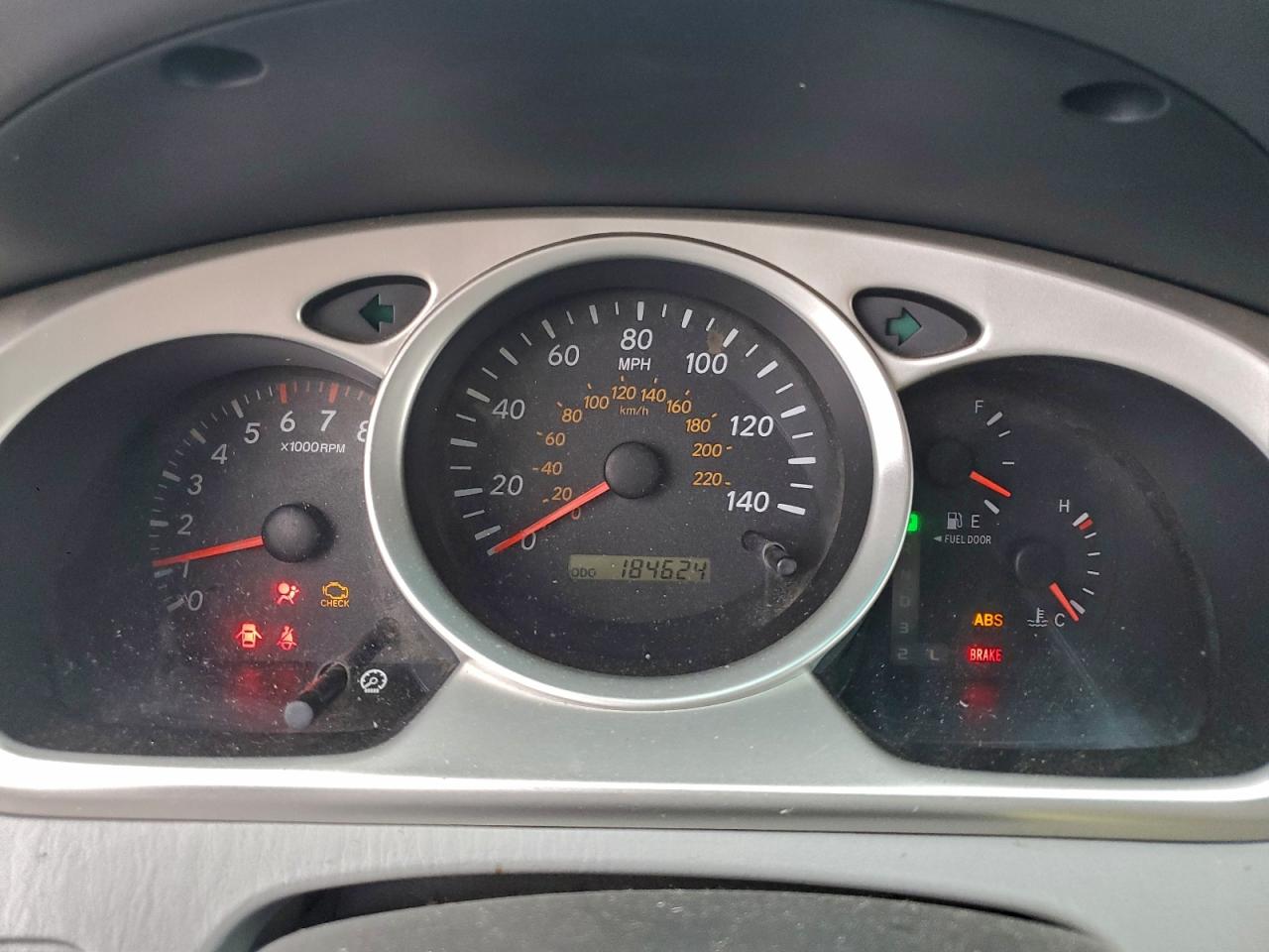 2004 TOYOTA HIGHLANDER photo 9