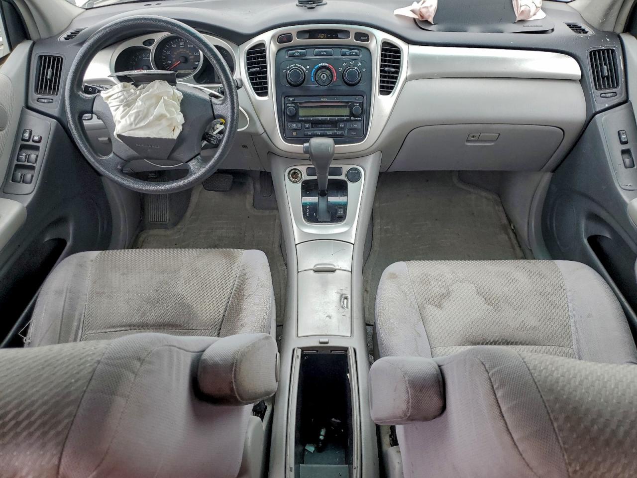 2004 TOYOTA HIGHLANDER photo 8