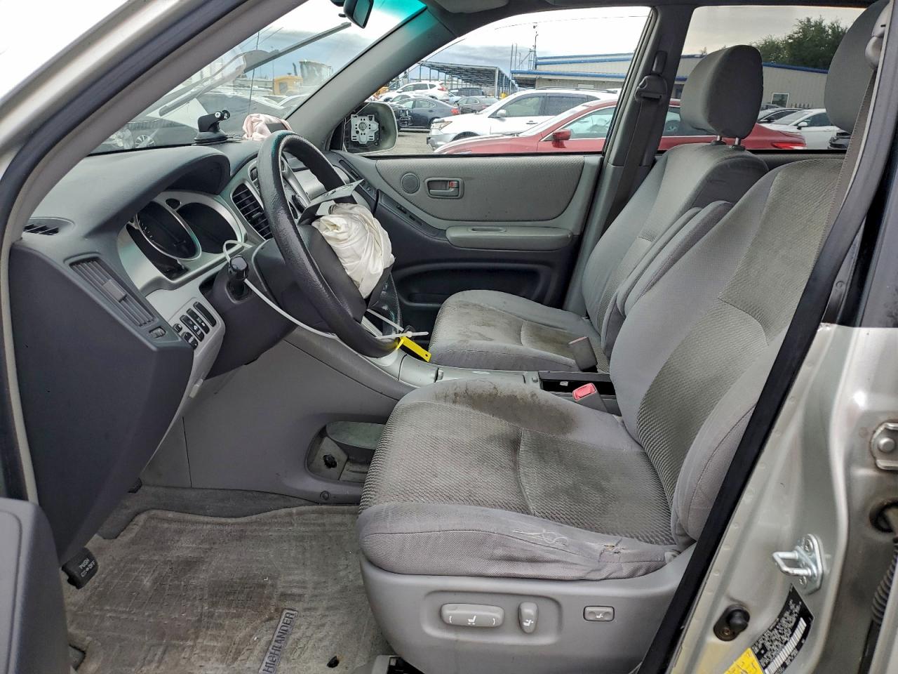 2004 TOYOTA HIGHLANDER photo 7