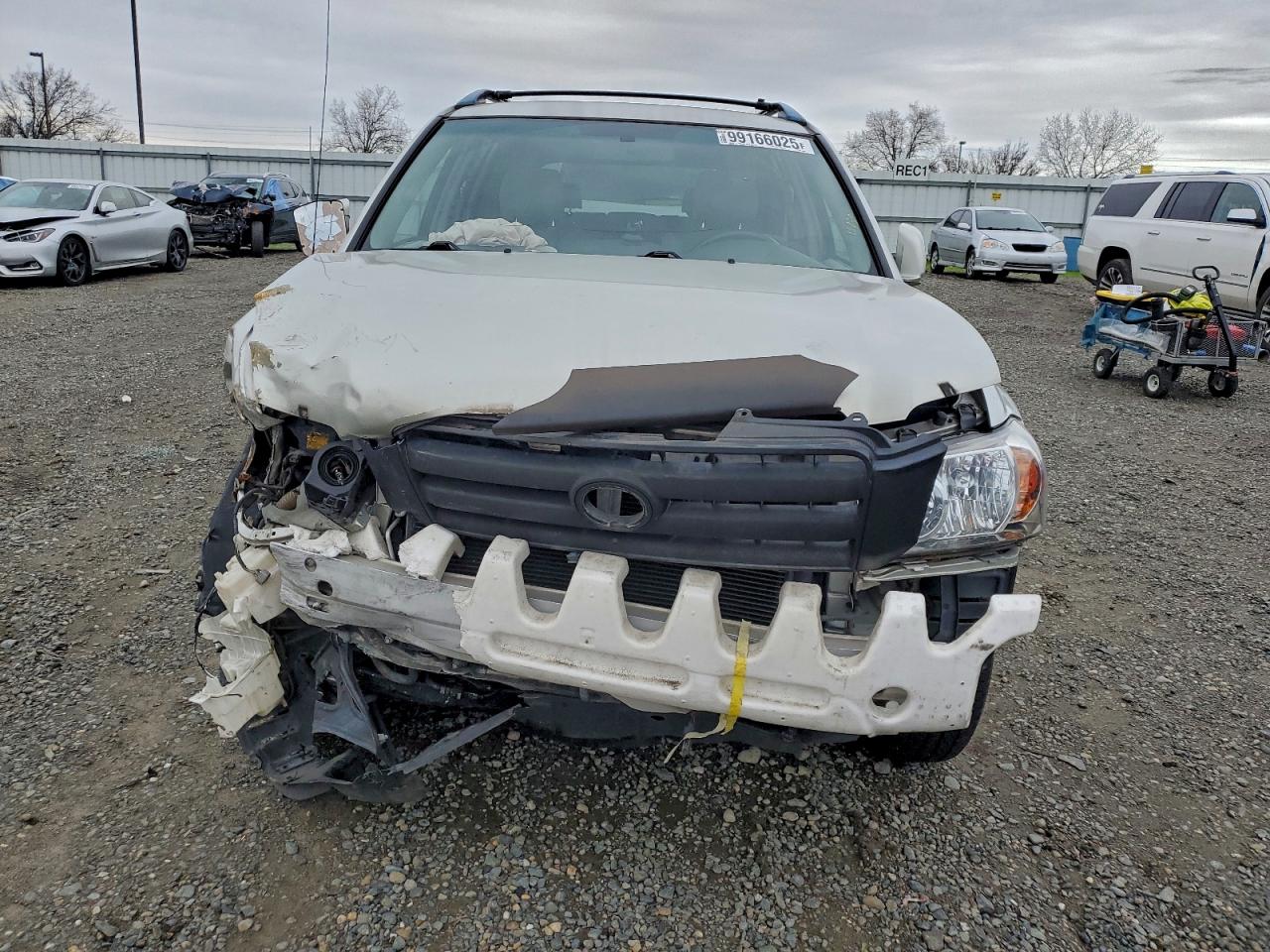 2004 TOYOTA HIGHLANDER photo 5