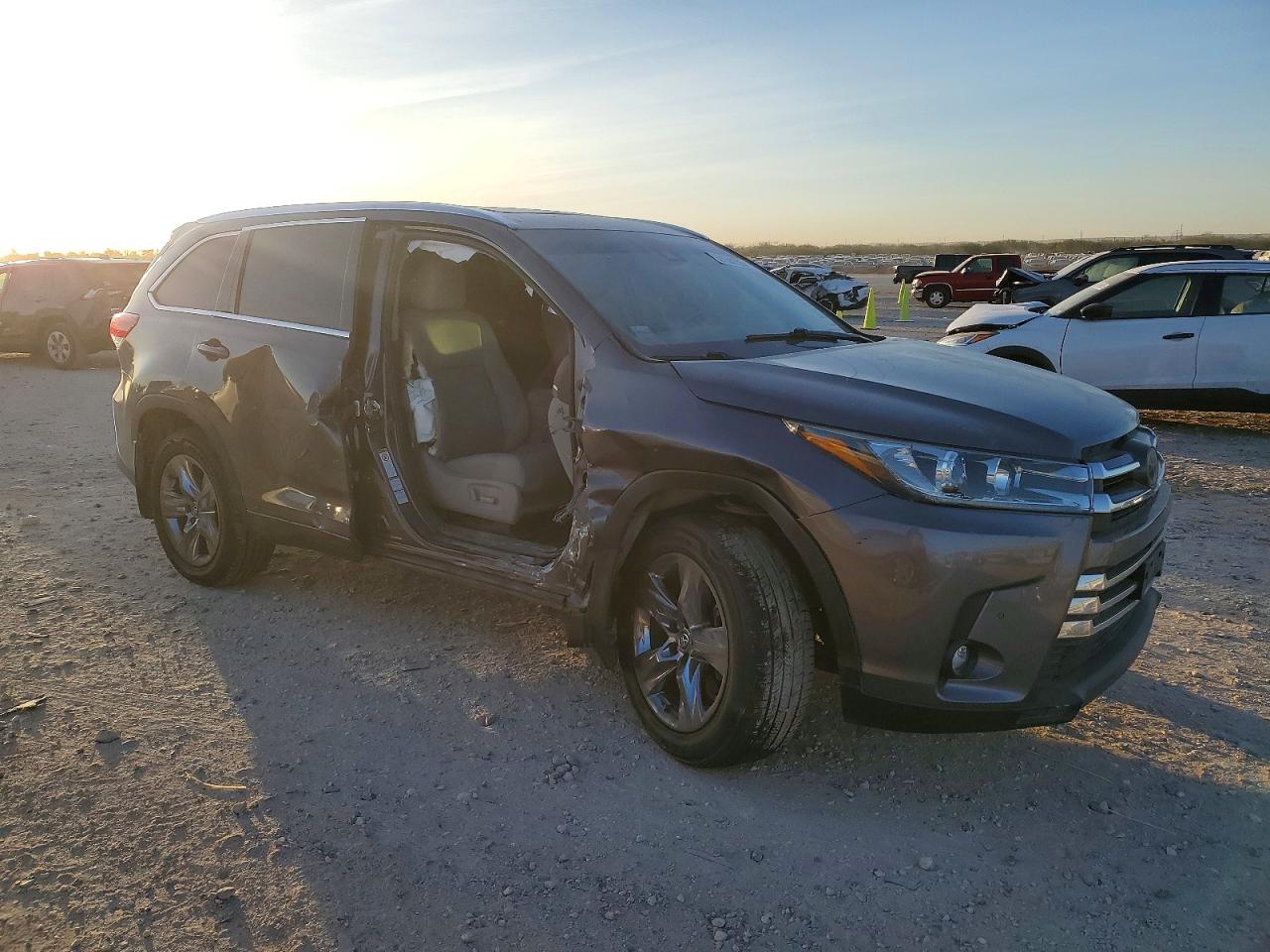 2019 TOYOTA HIGHLANDER LIMITED photo 4