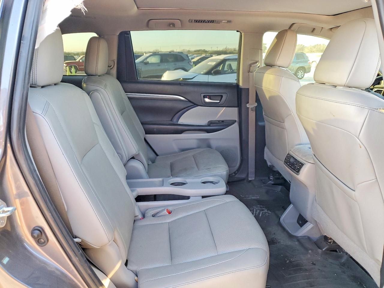 2019 TOYOTA HIGHLANDER LIMITED photo 11