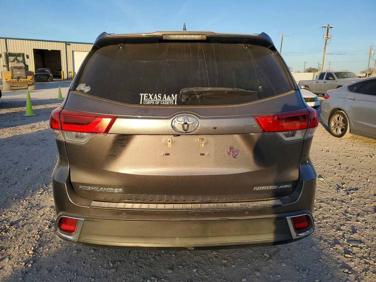 2019 TOYOTA HIGHLANDER LIMITED photo 6