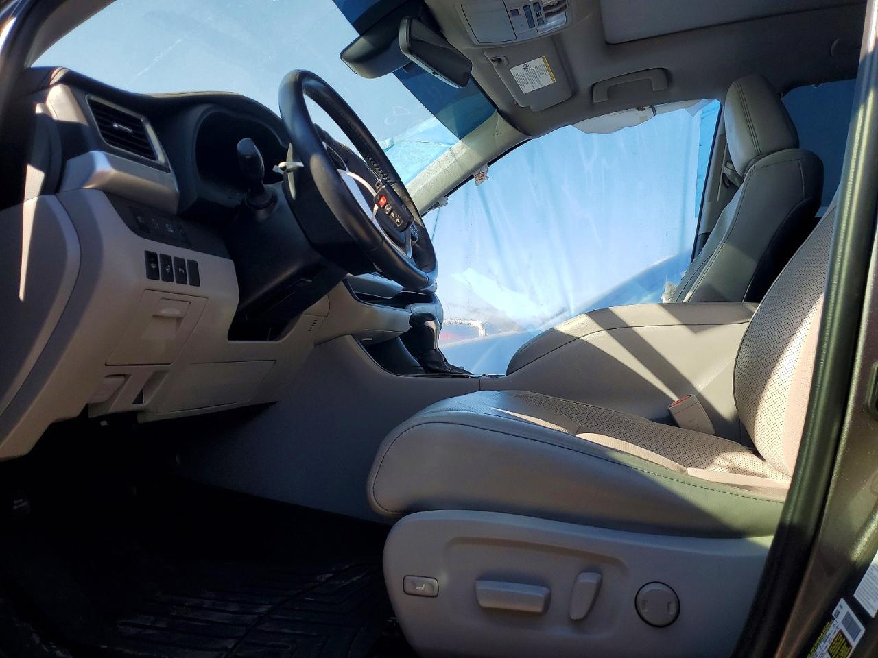 2019 TOYOTA HIGHLANDER LIMITED photo 7