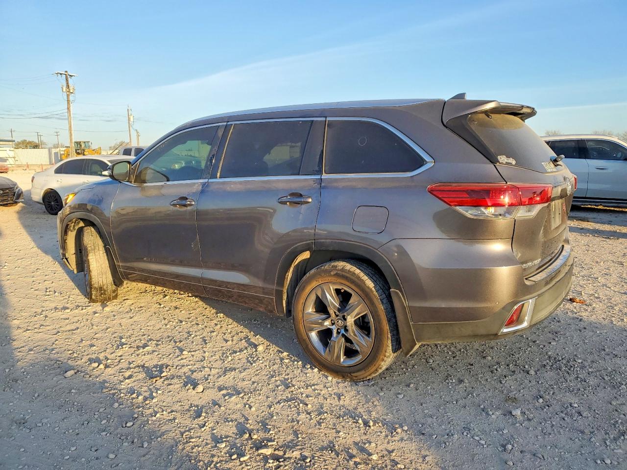 2019 TOYOTA HIGHLANDER LIMITED photo 2