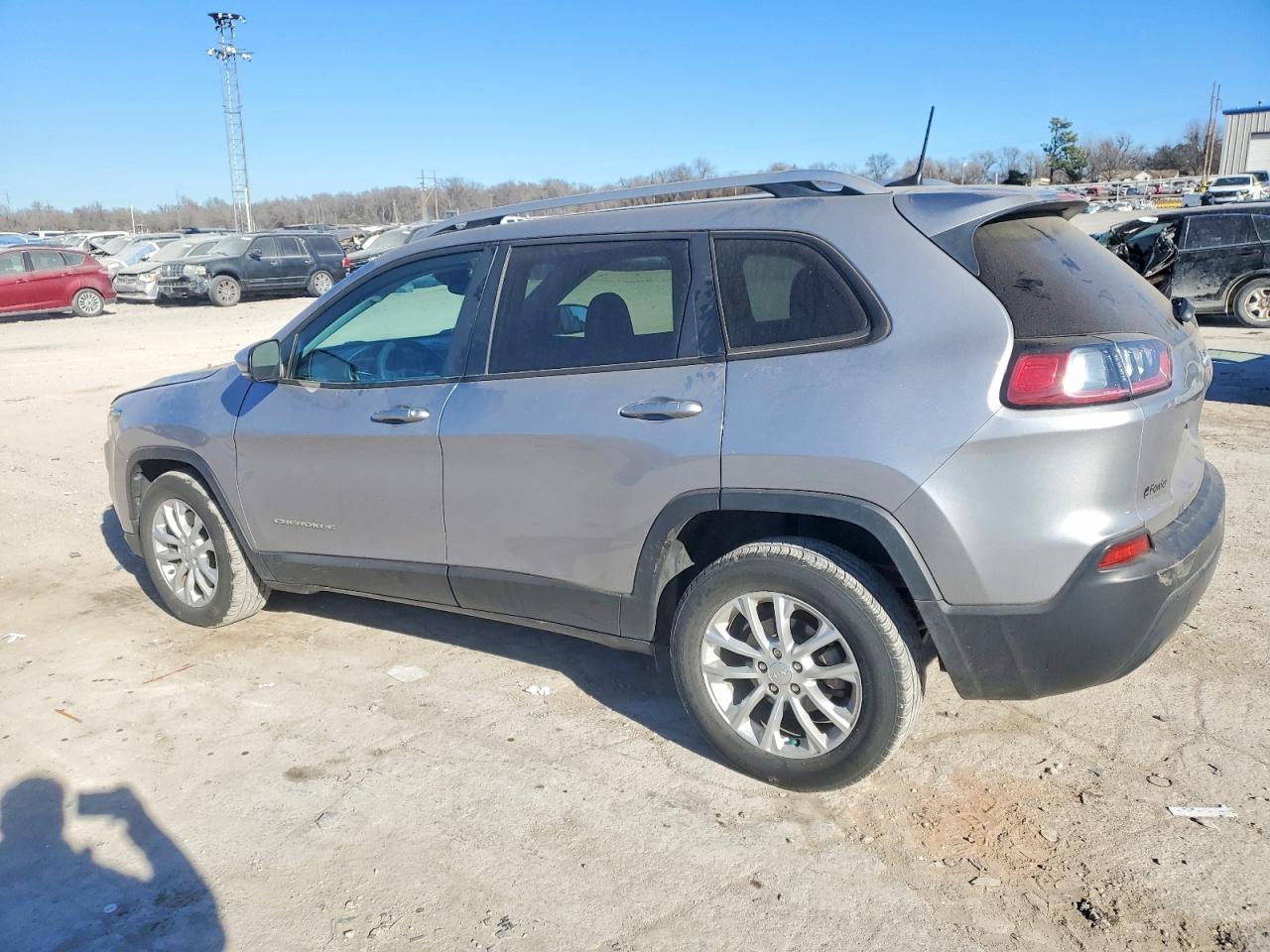 2021 JEEP CHEROKEE LATITUDE photo 3