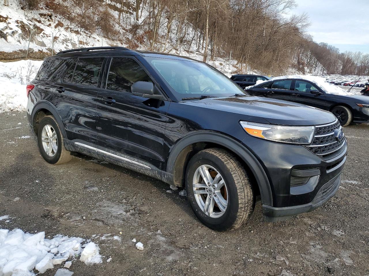 2021 FORD EXPLORER XLT photo 4