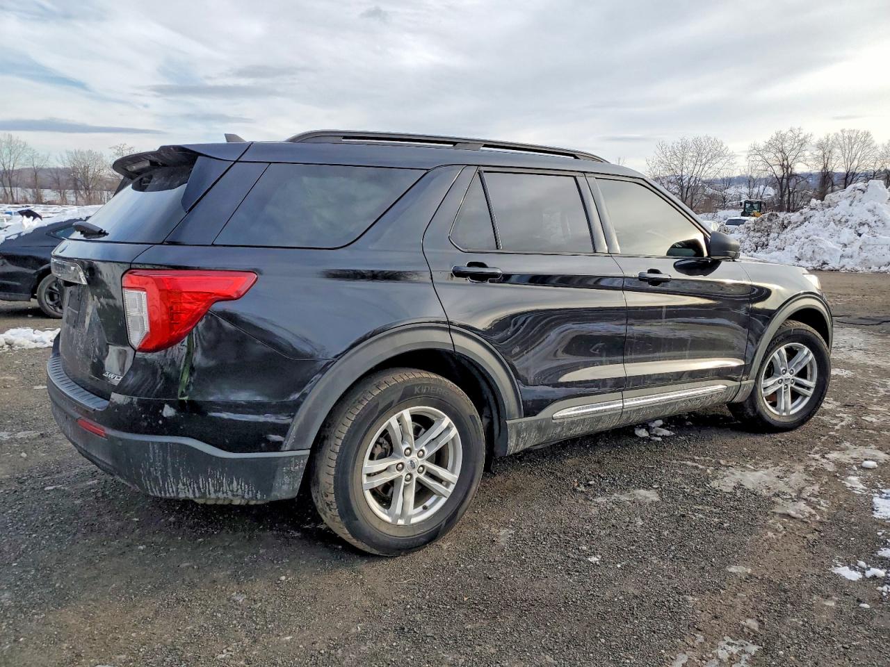 2021 FORD EXPLORER XLT photo 3