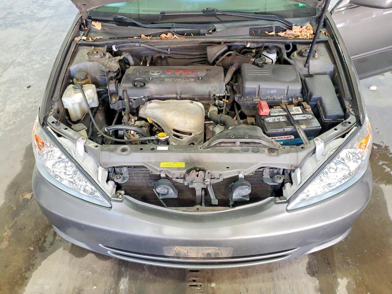 2004 TOYOTA CAMRY LE photo 11