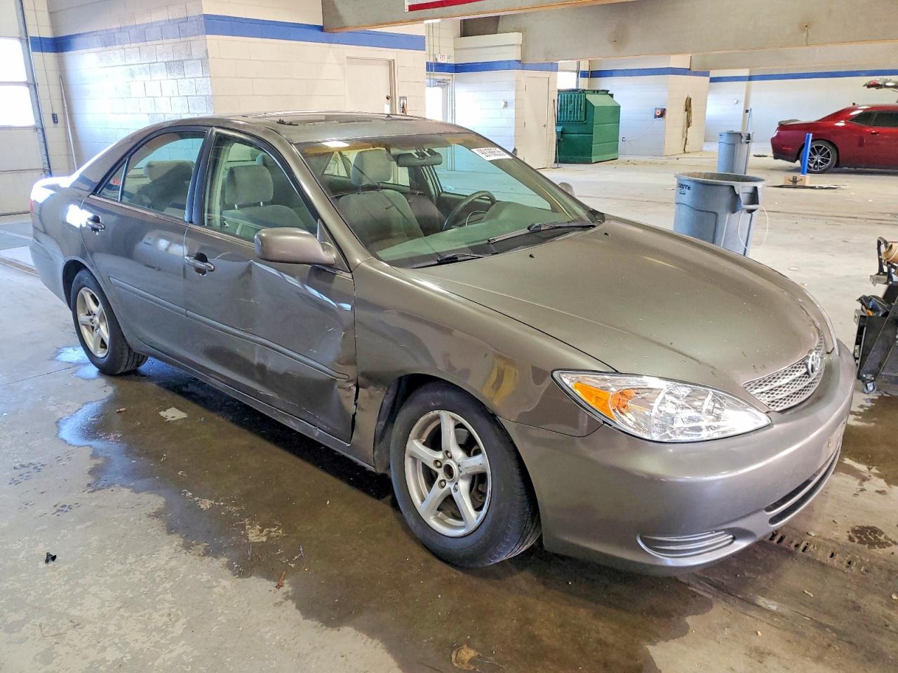 2004 TOYOTA CAMRY LE photo 4