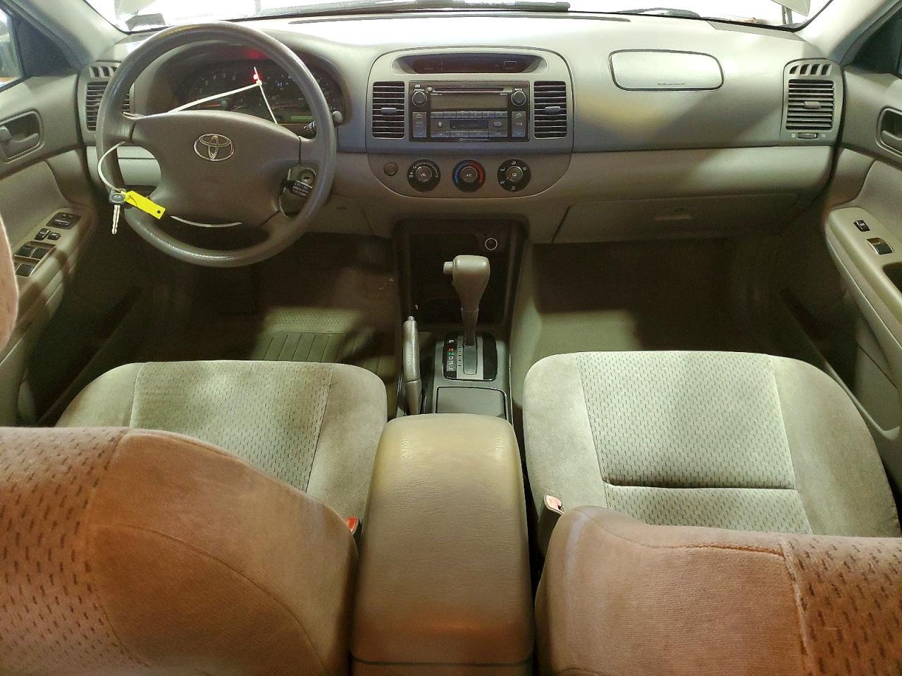 2004 TOYOTA CAMRY LE photo 8