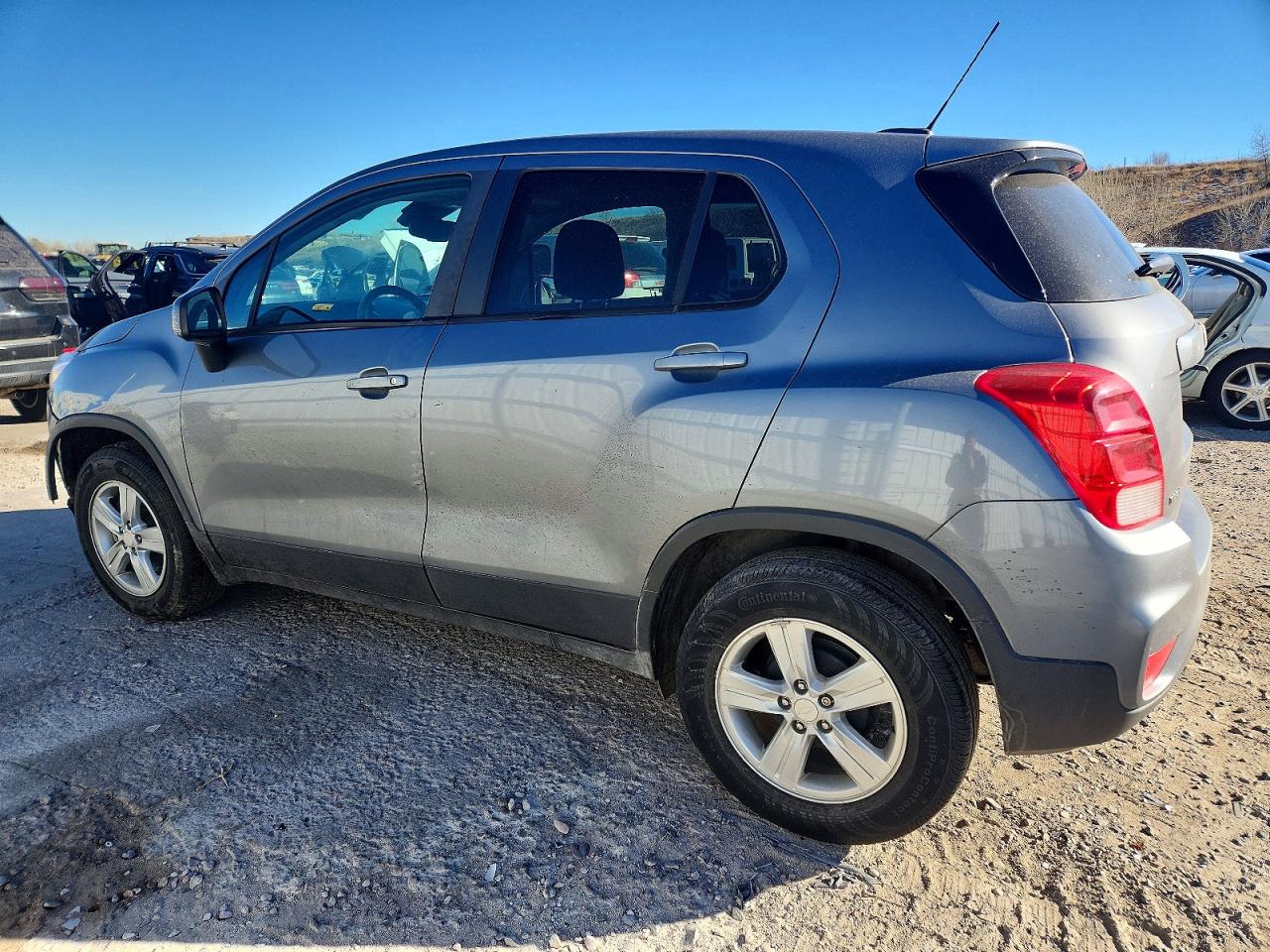 2020 CHEVROLET TRAX LS photo 2