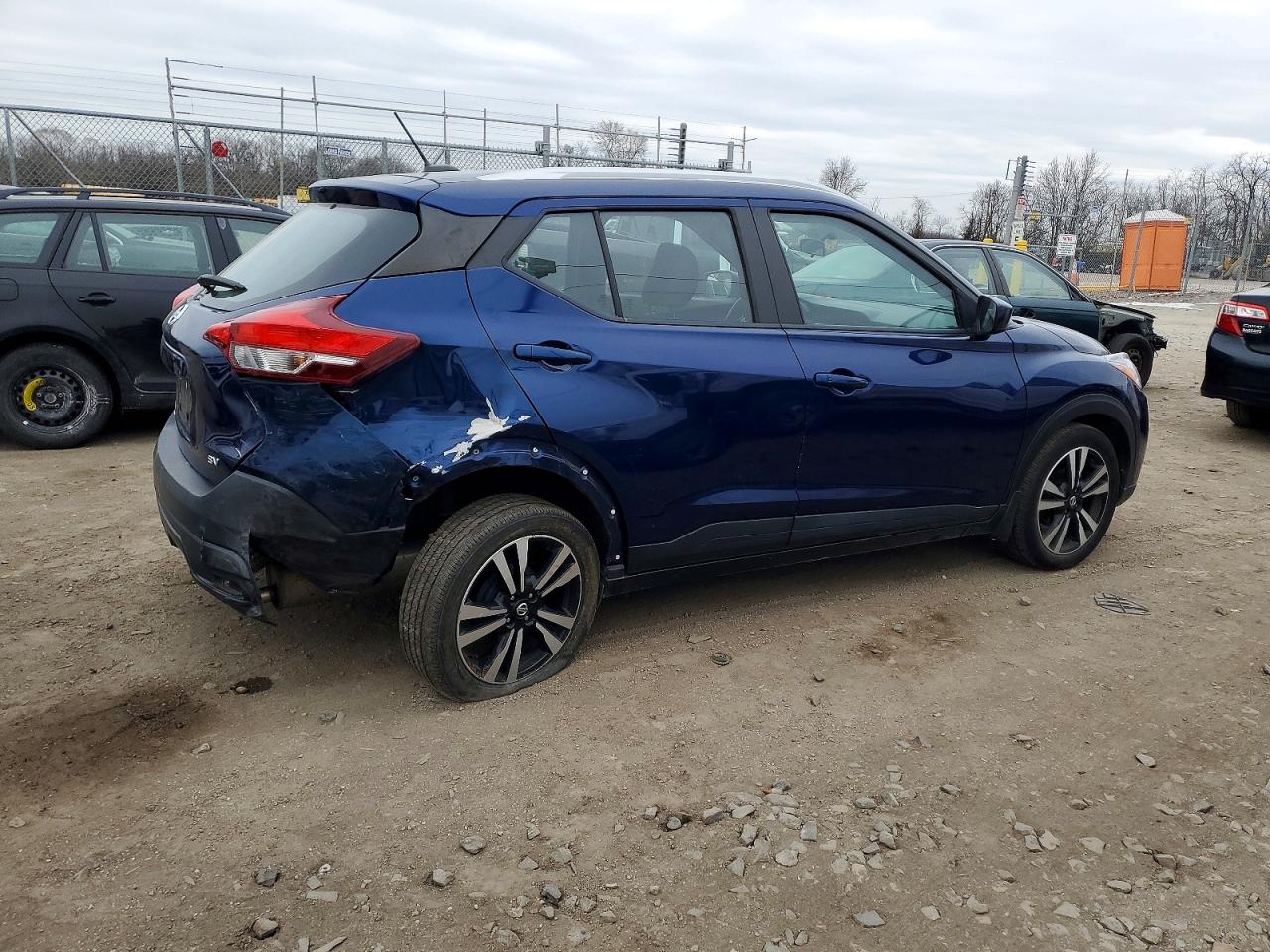 2019 NISSAN KICKS S photo 3