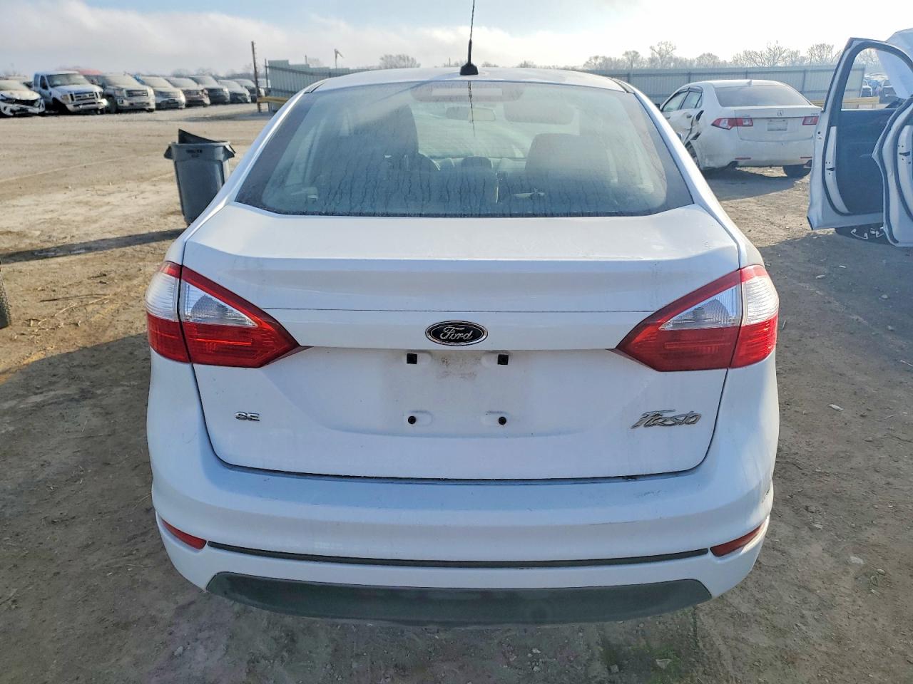 2015 FORD FIESTA SE photo 11