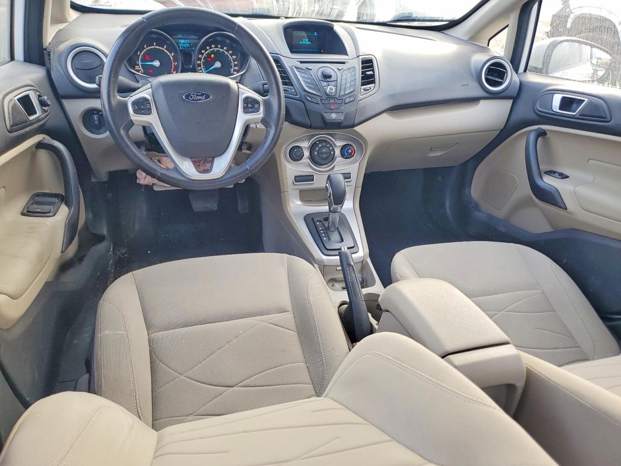 2015 FORD FIESTA SE photo 15