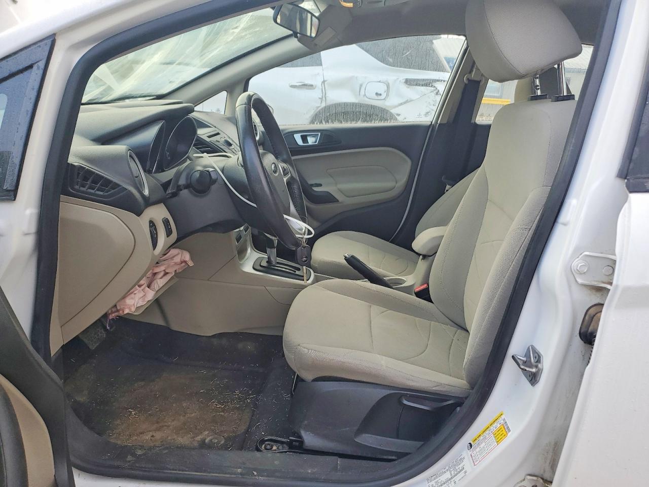2015 FORD FIESTA SE photo 13