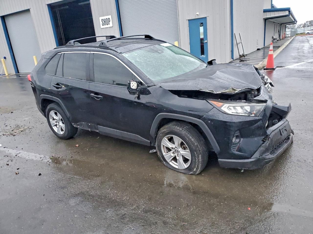 2019 TOYOTA RAV4 XLE photo 4