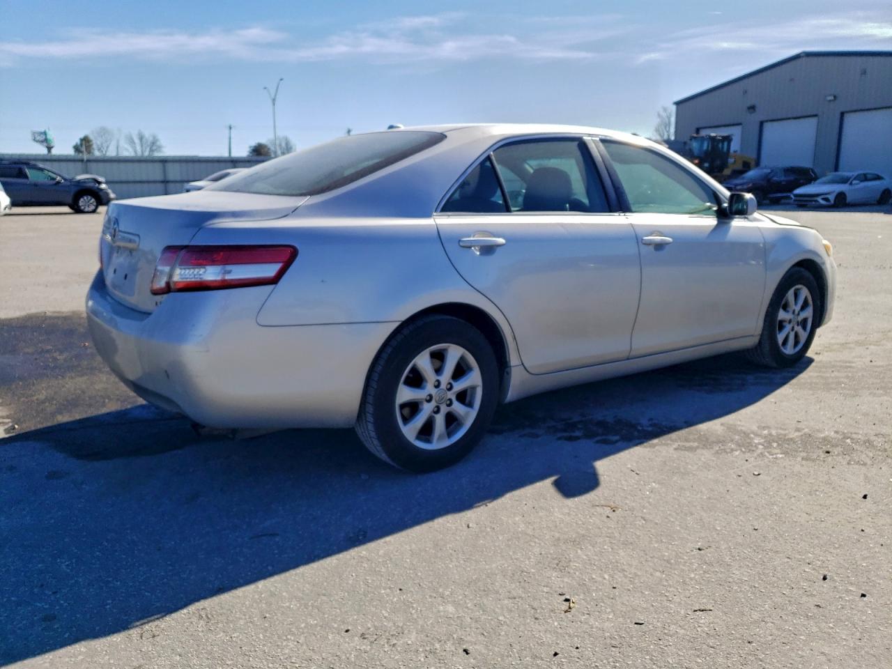 2011 TOYOTA CAMRY BASE photo 3