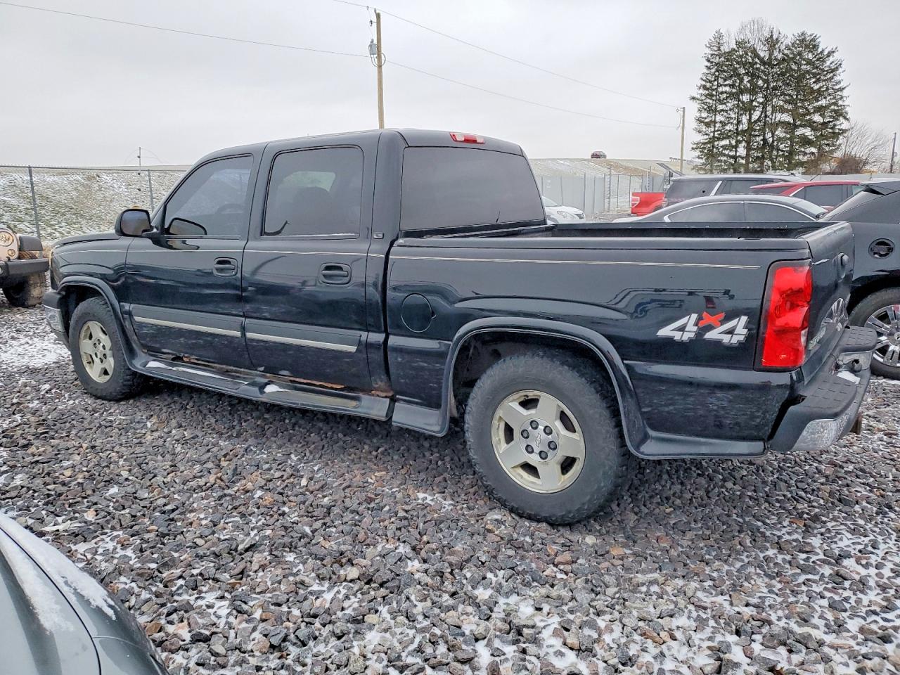 2005 CHEVROLET SILVERADO K1500 photo 2