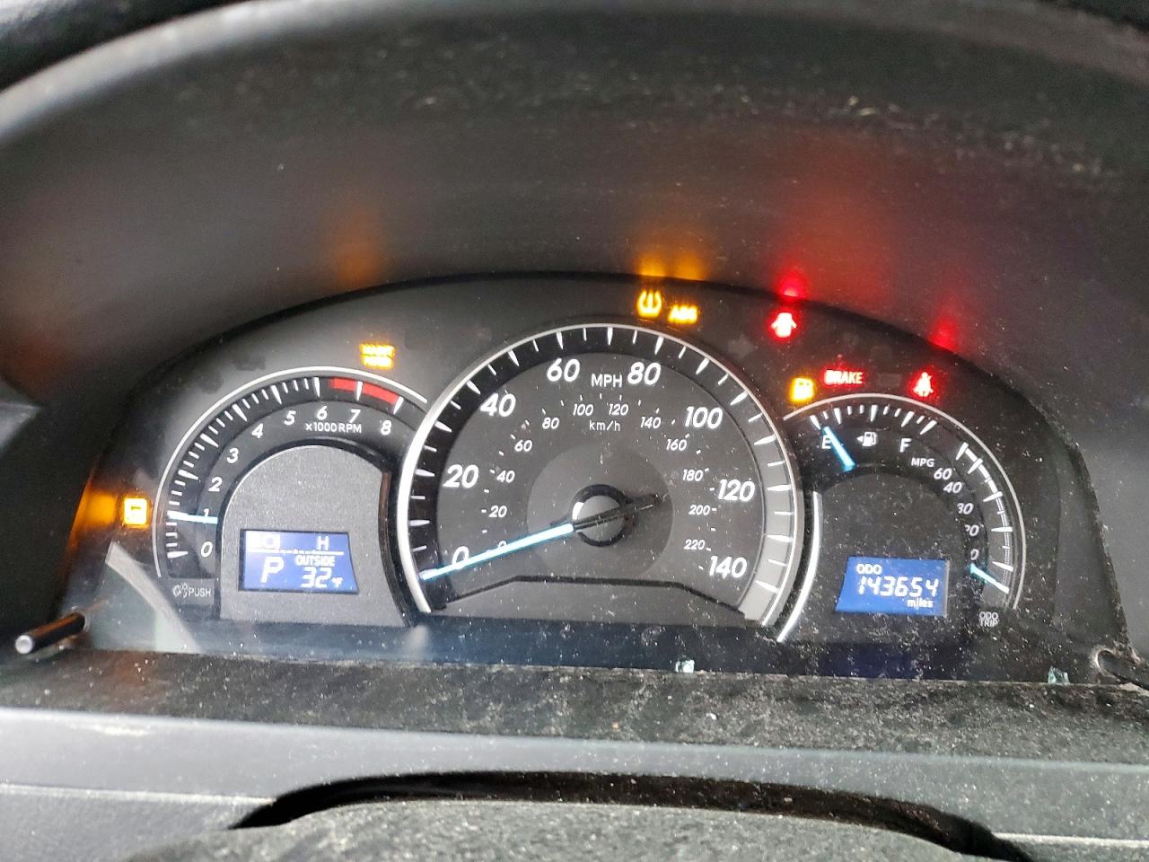 2012 TOYOTA CAMRY LE photo 9