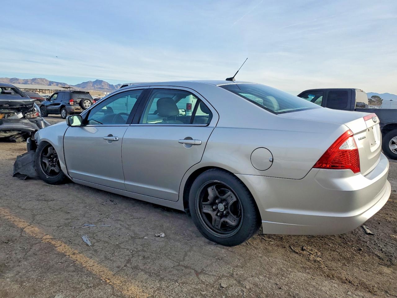 2011 FORD FUSION SE photo 2