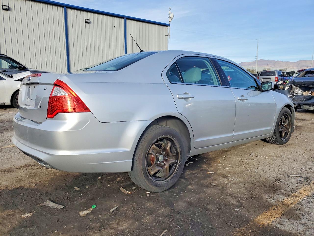 2011 FORD FUSION SE photo 3