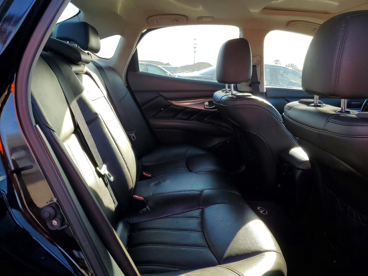 2011 INFINITI M37 X photo 10