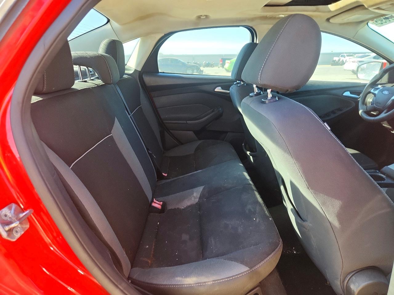 2014 FORD FOCUS SE photo 10