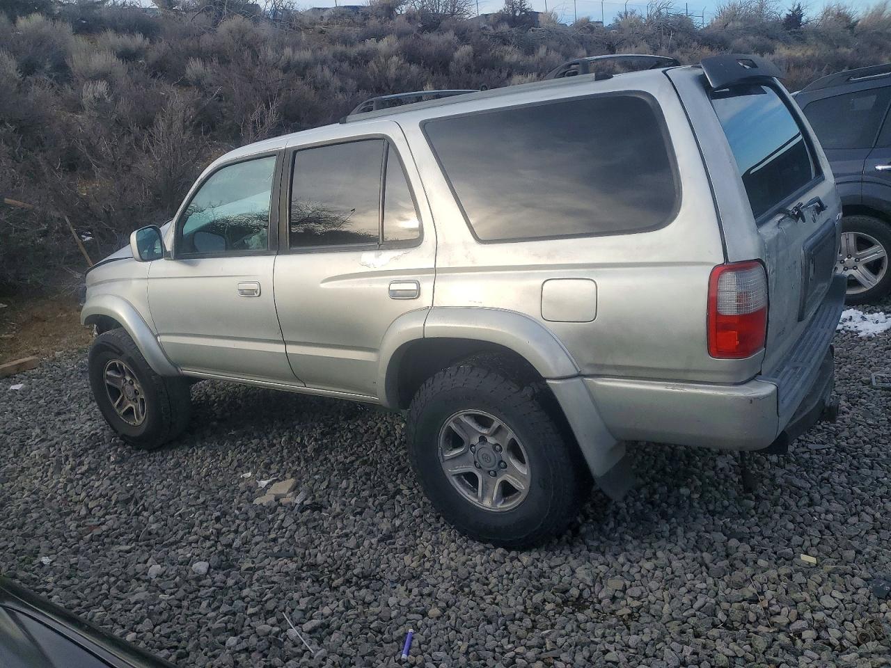 2000 TOYOTA 4RUNNER SR5 photo 2