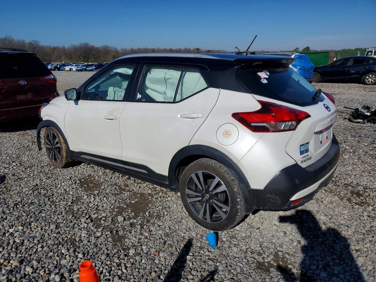 2020 NISSAN KICKS SR photo 2