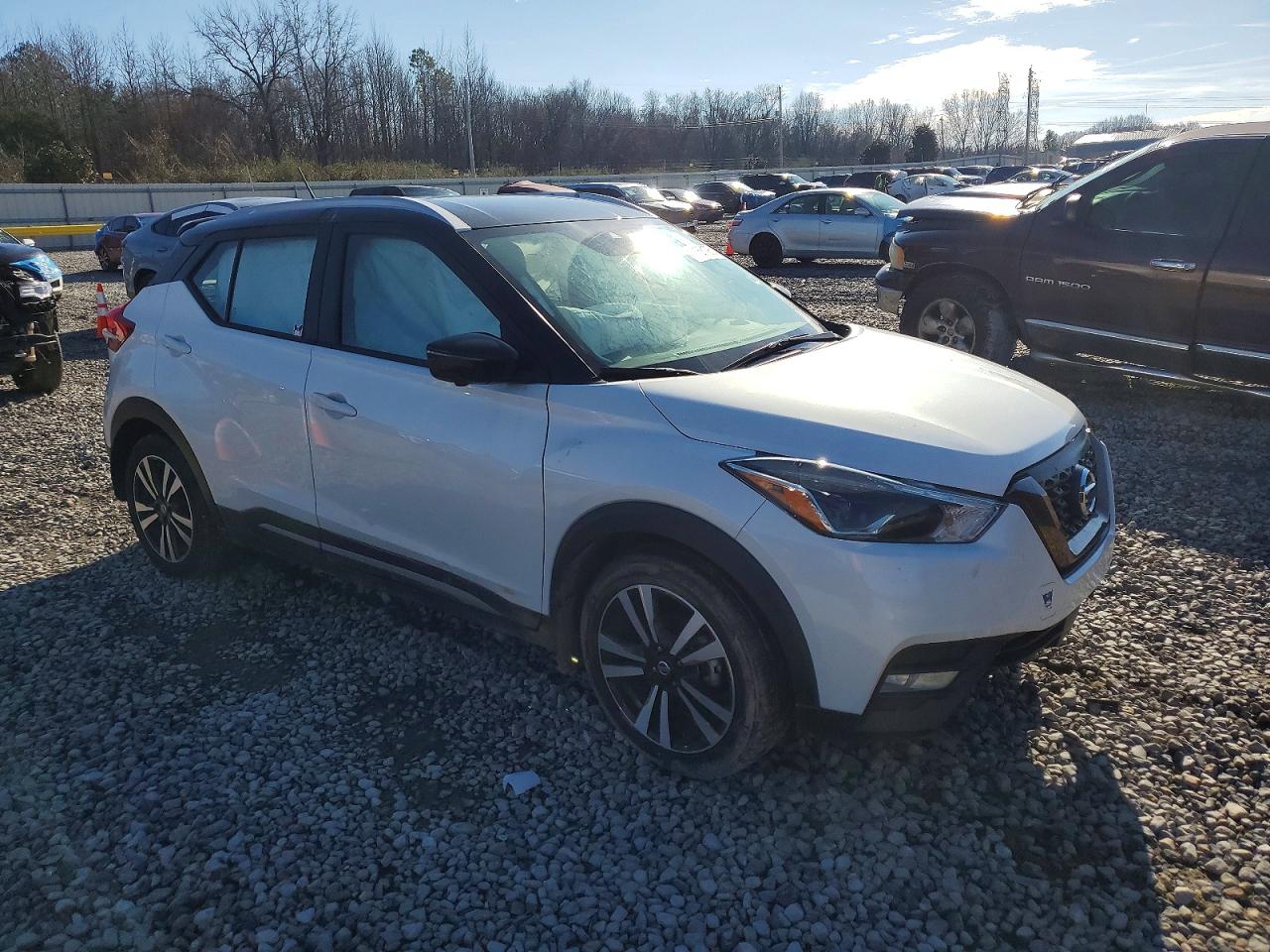 2020 NISSAN KICKS SR photo 4