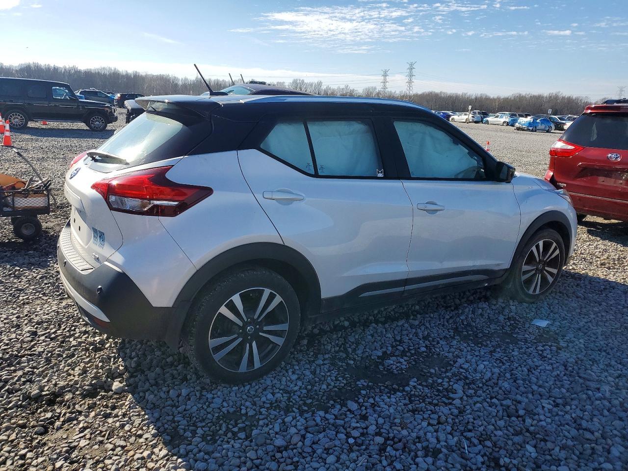 2020 NISSAN KICKS SR photo 3