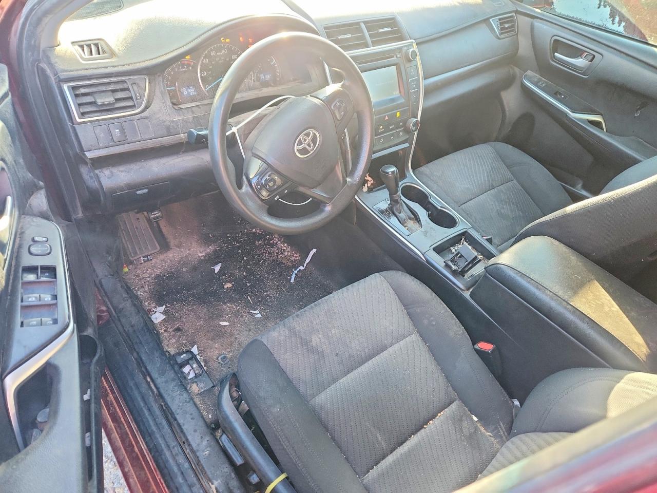 2015 TOYOTA CAMRY LE photo 8