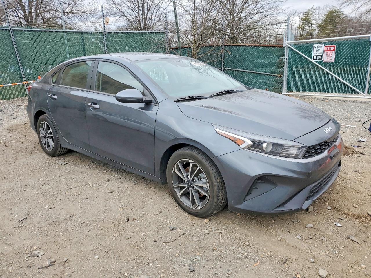 2023 KIA FORTE LX photo 4