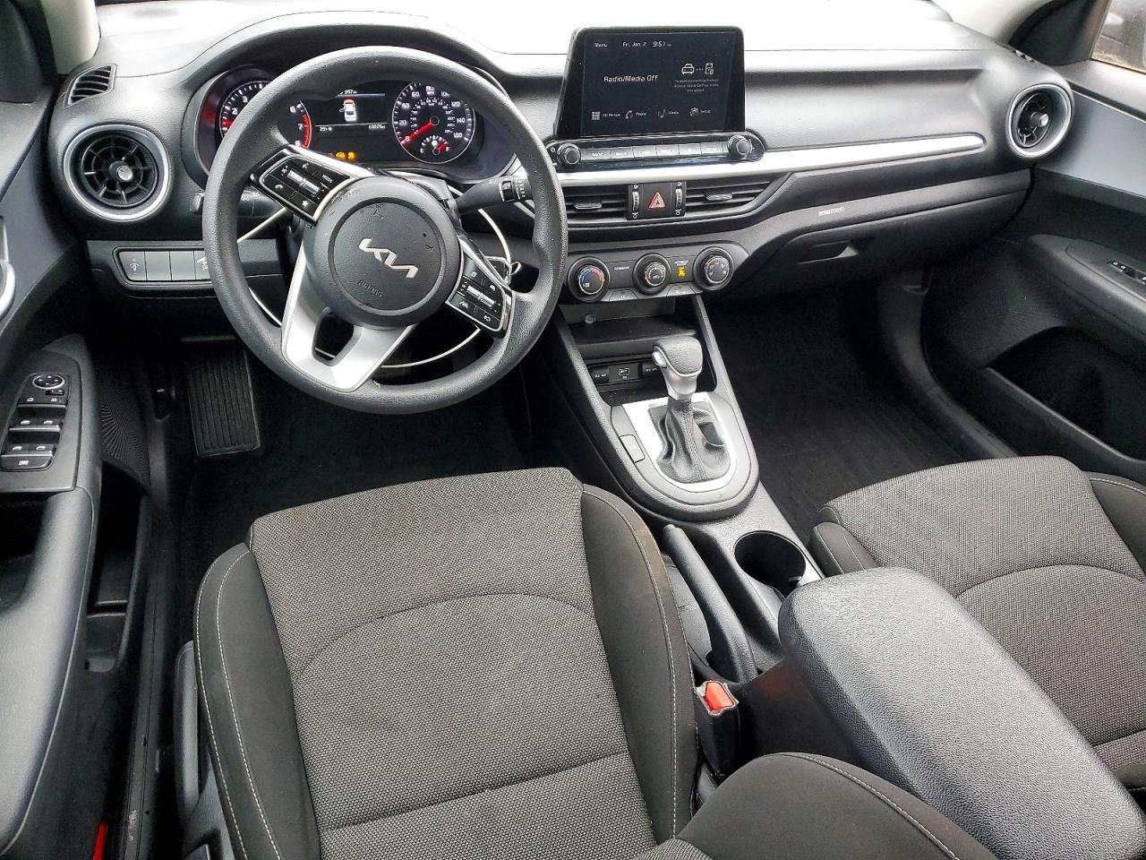 2023 KIA FORTE LX photo 8