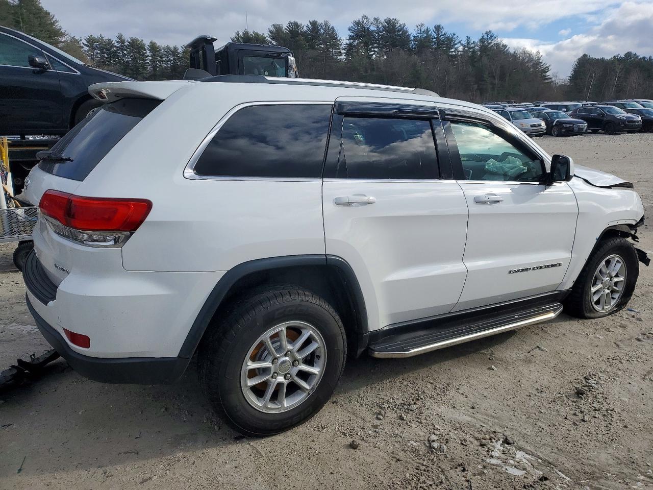 2019 JEEP GRAND CHEROKEE LAREDO photo 3