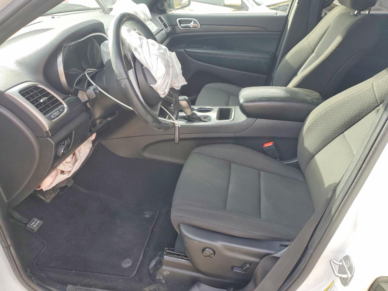 2019 JEEP GRAND CHEROKEE LAREDO photo 7