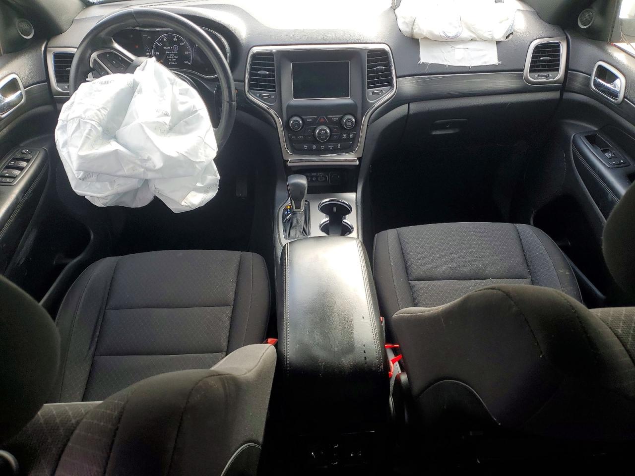 2019 JEEP GRAND CHEROKEE LAREDO photo 8