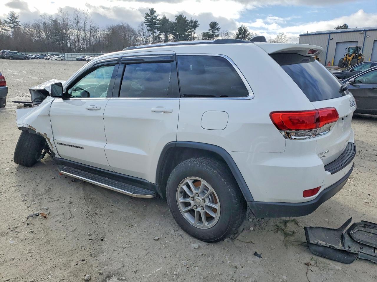 2019 JEEP GRAND CHEROKEE LAREDO photo 2