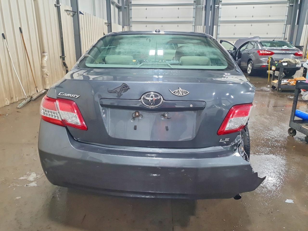 2010 TOYOTA CAMRY BASE photo 6
